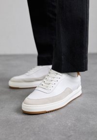 MONDO SQUASH TAG - Joggesko - white