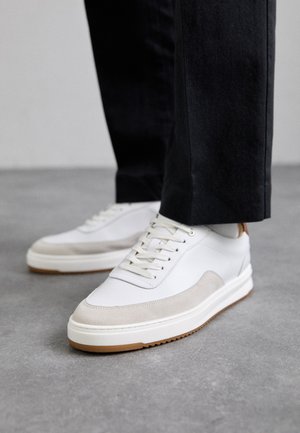 MONDO SQUASH TAG - Joggesko - white