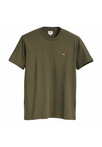 En ensfarvet olivengrøn Levi's t-shirt med korte ærmer og rund halsudskæring, der har et lille rødt Levi's-logo patch på venstre bryst.