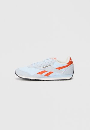 CLASSIC AZ - Sneakers laag - glass blue/pump orange
