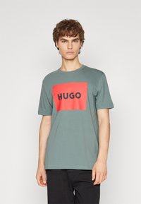 HUGO DULIVE - T-shirts med print - dark green
