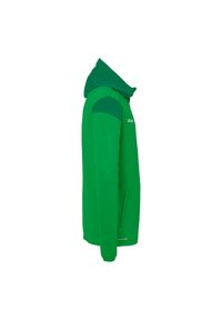 Grüne Kapuzenjacke mit glatter Textur, ausgestattet mit einer seitlichen Reißverschlusstasche und dunkleren grünen Akzenten auf den Schultern.