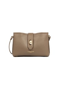 Borsa in pelle taupe di Lancaster Paris con chiusura in metallo dorato e tracolla regolabile, vista frontale su sfondo bianco.