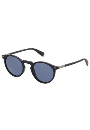 Schwarze runde Sonnenbrillen mit blauen Gläsern, ausgestattet mit einem matten Finish und Metallakzenten an den Bügeln, entworfen in einer mutigen, von Vintage inspirierten Form.