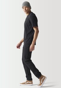 11 DEGREES Camiseta básica - black