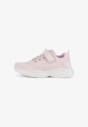Růžová sportovní bota s prodyšným síťovaným svrškem, zavazováním na tkaničky a suchý zip a bílou polstrovanou gumovou podrážkou.