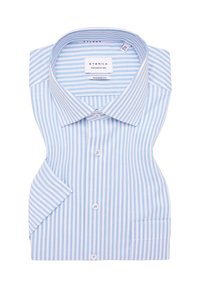 Gestreepte Eterna overhemd in blauw en wit, met een moderne slim fit, knoopsluiting en een enkele borstzak. Zachte, gestructureerde katoenstof.