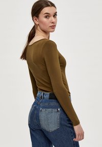 Desires DEGISELLE LONG SLEEVE SLIM TEE - Langarmshirt - military olive