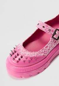 Thumbnail Image 9