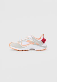 Unselected, open white