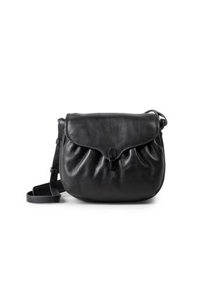 Borsa a tracolla in pelle nera con forma arrotondata, frontale plissettato, chiusura a patta e tracolla staccabile per lunghezza regolabile.