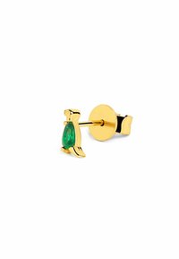 Orecchini a perno a forma di lontra color oro con una gemma a goccia verde come corpo e un retro rotondo. Superficie liscia, design lucido.