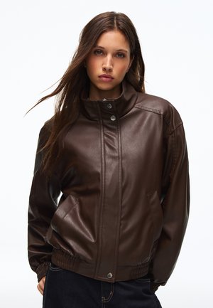 Bershka Imiteret læderjakke - dark brown