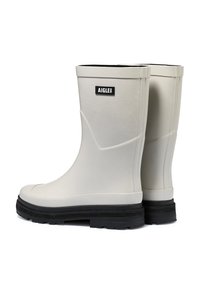Bottes de pluie en caoutchouc blanches avec une finition texturée, semelle en caoutchouc noire et un logo sur le côté. Design élancé avec un bord supérieur incurvé.