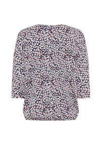Dreiviertelarm-Oberteil mit einem navyfarbenen Hintergrund und verstreuten weißen und pinken floralen Mustern. Weicher Stoff mit einem lässigen Schnitt.