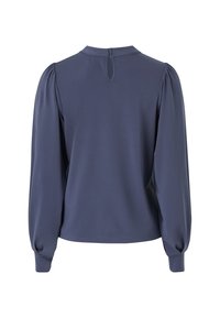 Marineblauwe blouse met lange, opgeblazen mouwen en een sleutelgatopening aan de achterkant. Soepele textuur en gestructureerde pasvorm. Geen patronen of zichtbare hardware.