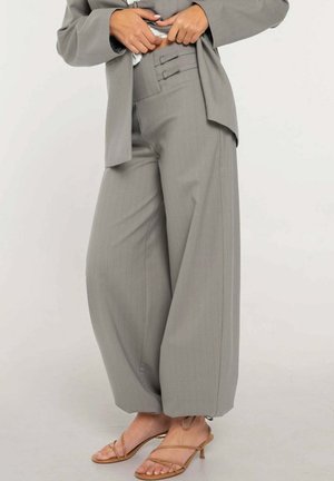 THE-ARE, PANTALÓN RECTO DE RAYA DIPLOMÁTICA DE TRAJE DE MUJER - Pantalones - gris
