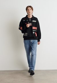 HUGO DANWYLL - Sudadera - black