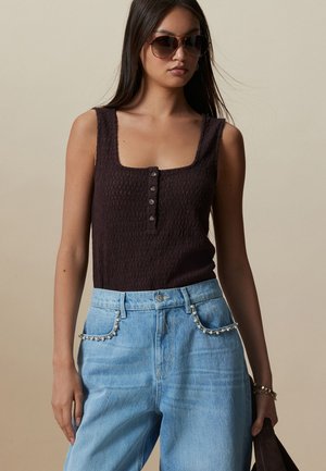 TALL FIT - TEXTURED HENLEY DETAIL TANK   - Blūze - chocolate brown