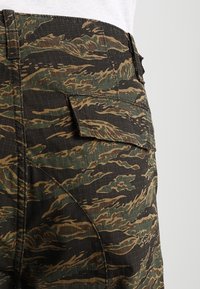 Carhartt WIP Kapsáče - dark green