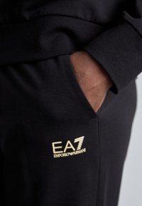 EA7 Emporio Armani TRACKSUIT - Verryttelypuku - black/gold
