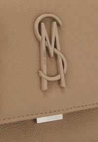 Steve Madden BLATTUCA - Käekott - taupe