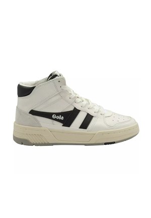Baskets montantes blanches avec des rayures noires et une semelle beige, marquées "Gola" sur le côté, avec lacets et col de cheville rembourré.