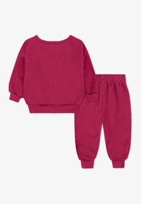 Nike Sportswear ESSENTIAL CREW UNISEX - Calças de fato de treino - sweet beet