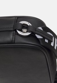 HUGO CROSSBODY  - Torba preko tijela - black