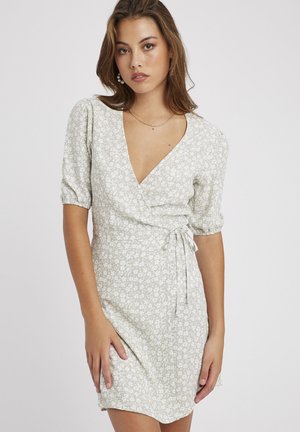 BZB CACHE COEUR IMPRIMÉE FLORAL - Robe de jour - vert clair