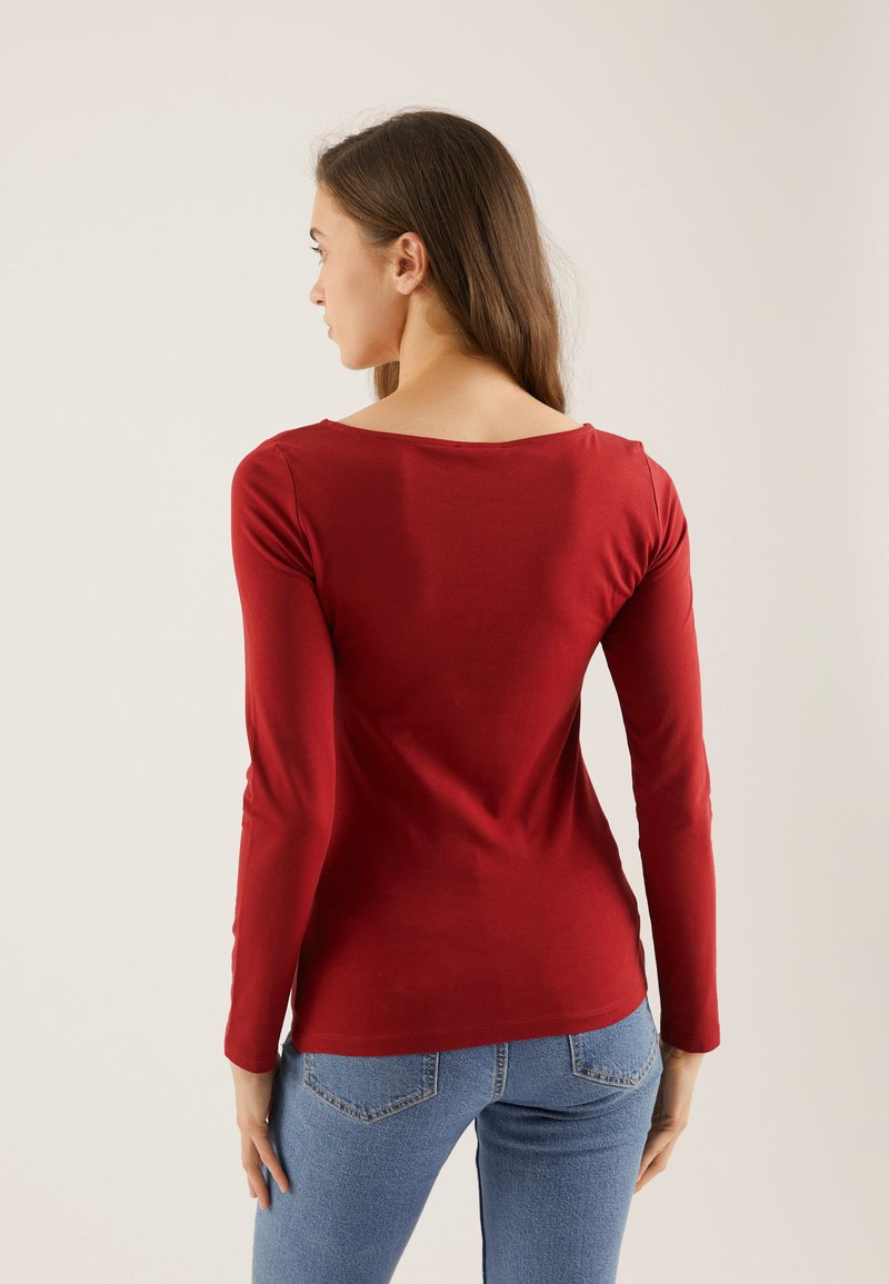 T-shirt a maniche lunghe bordeaux con spacchi plissettata basica primaverile per donna 2026