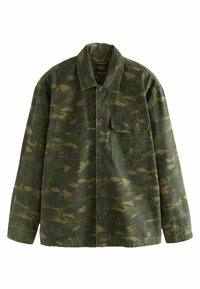 Veste à boutons en camouflage vert et marron, à manches longues, avec un col et une poche poitrine à bouton sur le côté gauche.