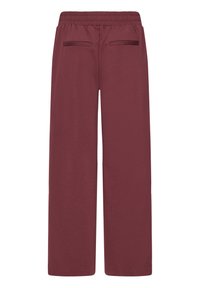 Pantaloni largi burgundy cu talie elastică, două buzunare la spate și o textură netedă. Design casual potrivit pentru diverse ocazii.