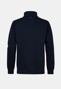Sweat-shirt marine avec un col haut, des manches longues et des poignets côtelés. Présente une texture douce et un design minimaliste.