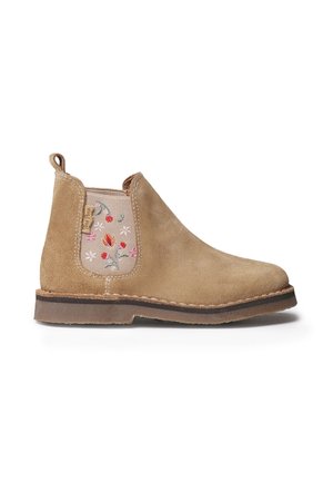 Bottine en daim couleur tabac avec petit talon et panneau latéral élastique présentant une petite broderie florale colorée.
