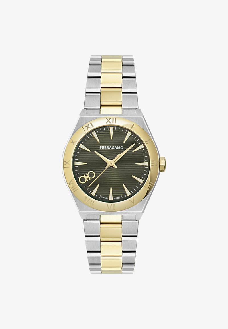 Herenhorloge van Ferragamo met een metalen band in goud en zilver, zwarte wijzerplaat, gouden Romeinse cijfers op de ring en het logo om 12 uur.