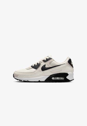 Weißer und schwarzer Nike Air Max Sneaker mit sichtbarer Luftkissen-Sohle, Schnürdesign und schwarzem Nike-Swoosh-Logo an der Seite.