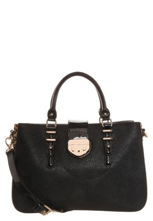 Sac à main en cuir texturé noir avec deux poignées courtes, boucle dorée, bandoulière amovible et doublure intérieure imprimée léopard.