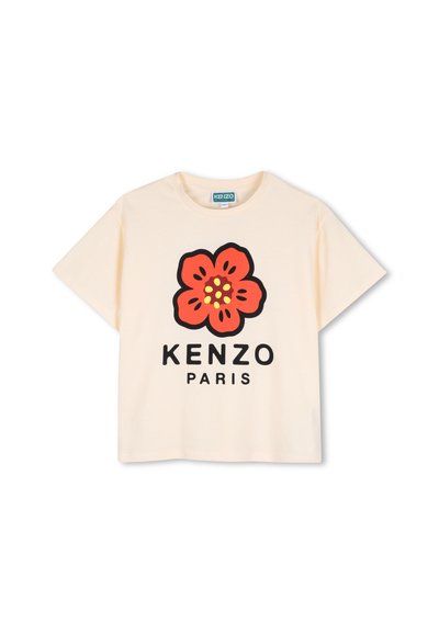 Roomkleurig t-shirt met korte mouwen, bedrukt met een grote rode bloem en daaronder de tekst "KENZO PARIS".