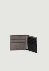 Pilkas ir juodas odinis dvisluoksnis pinigin�ė su keliais kortelių lizdais, iškilmingas "A|X Armani Exchange" logotipas priekinėje kišenėje.