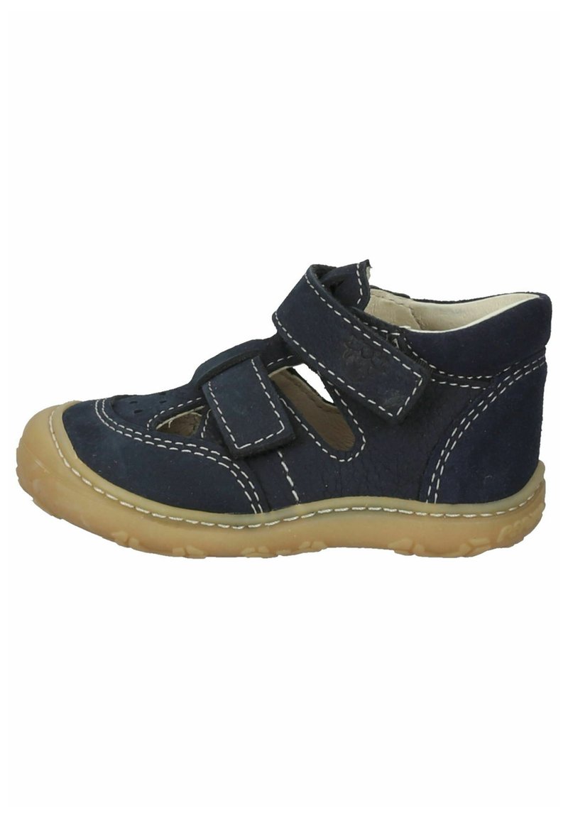 Marineblauwe kindersandal met twee klittenbandsluitingen, rubberen zool, gestikte accenten en uitsparingen voor ademend vermogen.