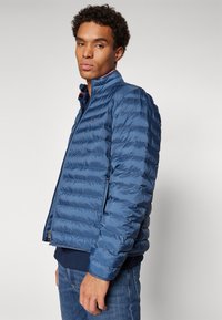 Tommy Hilfiger PACKABLE - Lett jakke - aegean sea