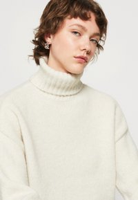 Pcnancy Ls Loose O Neck Knit Hydrangea