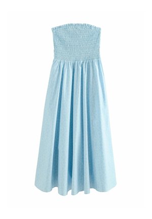 Trägerloses, hellblaues Maxikleid mit gerafftem Oberteil und leicht gerafftem Rock, mit dezentem Ton-in-Ton-Blumenmuster.