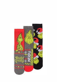 Tre paia di calze con il design del Grinch. I colori includono rosso, grigio e nero con motivi, testo e immagini a cartone animato del Grinch.