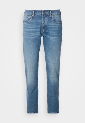 Lyseblå denimjeans, rett snitt, femlommers design, metallknapplukking, subtile falming og whiskering-detaljer, ren hemline.