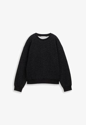 Schwarzer Pullover aus einem strukturierten, plüschigen Stoff. Hat einen runden Halsausschnitt, lange Ärmel und enganliegende schwarze Bündchen an der Taille und an den Handgelenken.