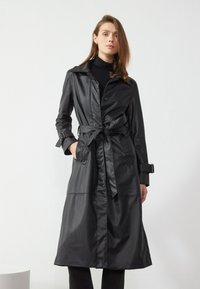 Anna Field Trench - black