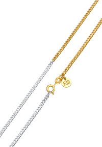 Collana a catena bicolore con design a maglia argentata e dettagli dorati, dotata di chiusura a gancio e un'etichetta circolare contrassegnata "Elli."