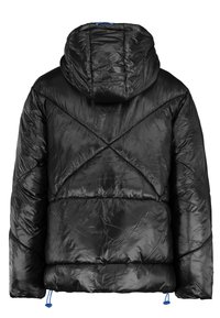 Schwarze Daunenjacke mit Kapuze, mit gesteppter Optik, glanzendem Finish und blauen Kordelakzenten am Saum und an der Kapuze.